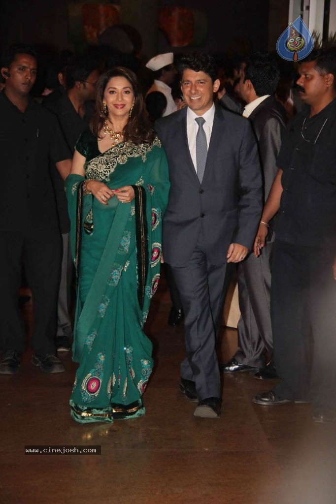 Genelia n Ritesh Reception Photos - 02 - 4 / 144 photos