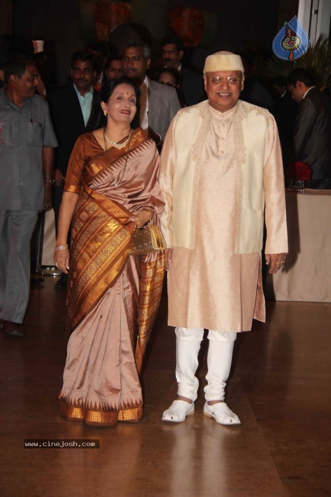 Genelia n Ritesh Reception Photos - 02 - 10 / 144 photos