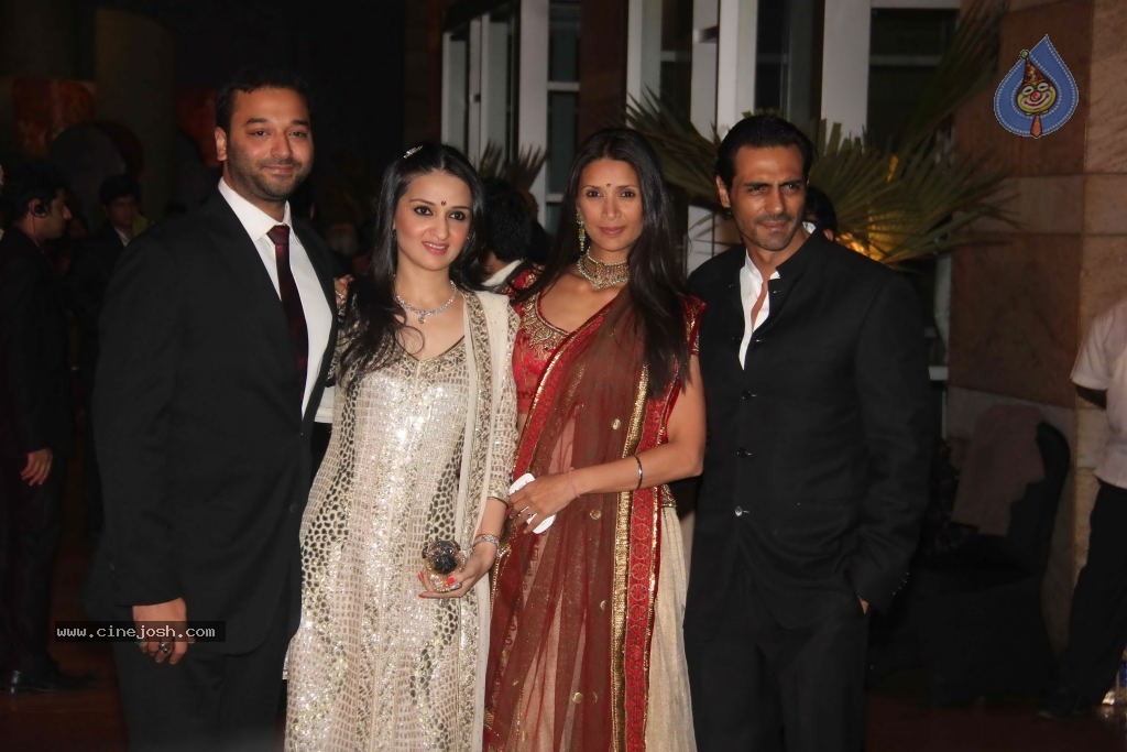 Genelia n Ritesh Reception Photos - 02 - 21 / 144 photos