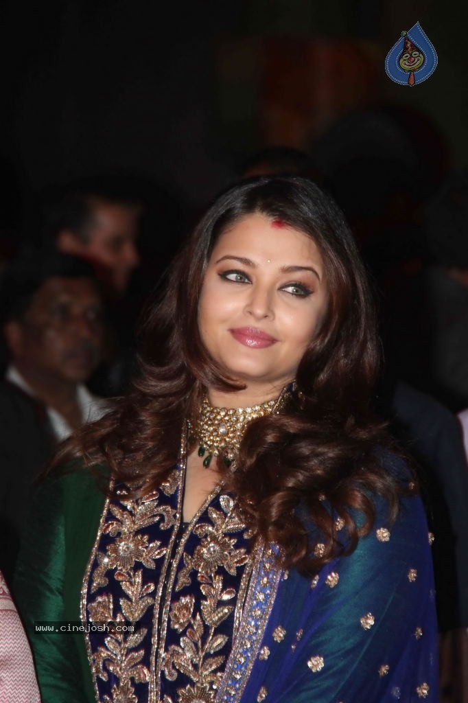 Genelia n Ritesh Reception Photos - 02 - 25 / 144 photos