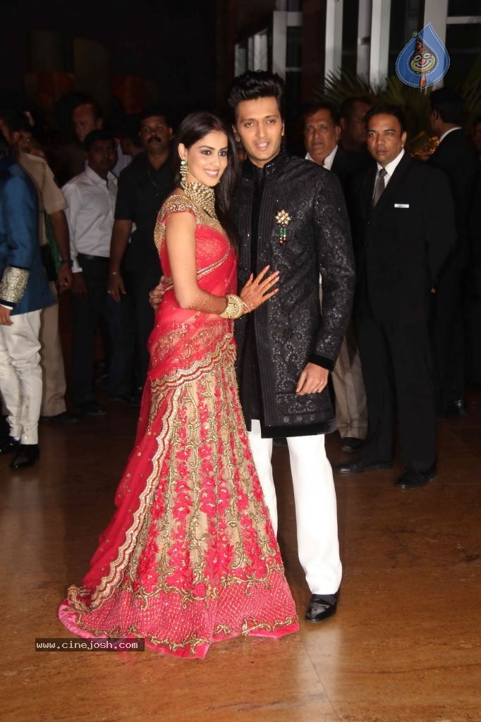 Genelia n Ritesh Reception Photos - 02 - 30 / 144 photos