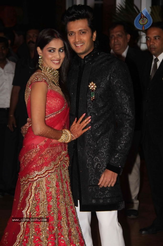 Genelia n Ritesh Reception Photos - 02 - 33 / 144 photos