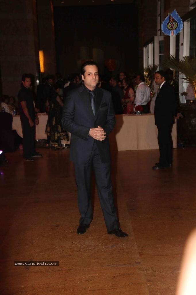 Genelia n Ritesh Reception Photos - 02 - 38 / 144 photos