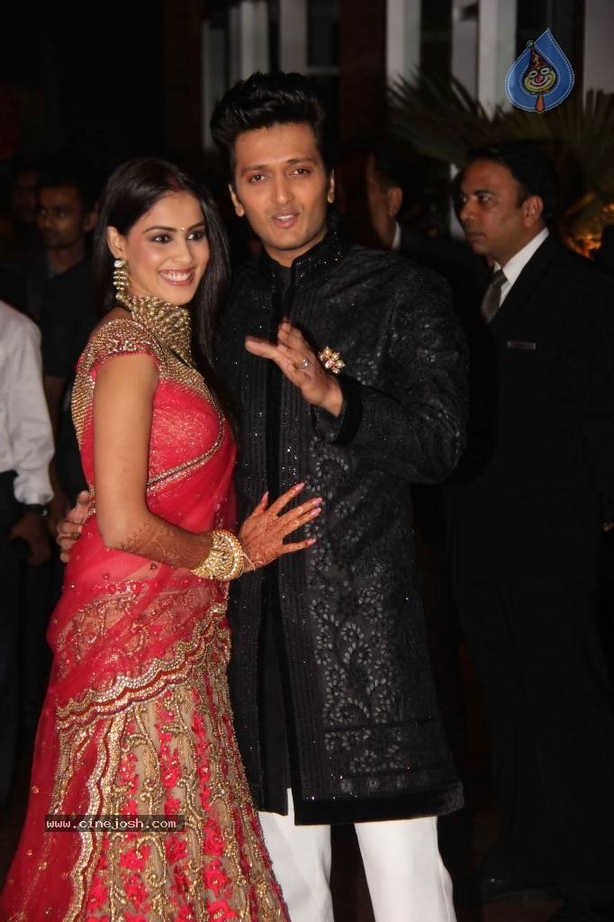 Genelia n Ritesh Reception Photos - 02 - 41 / 144 photos