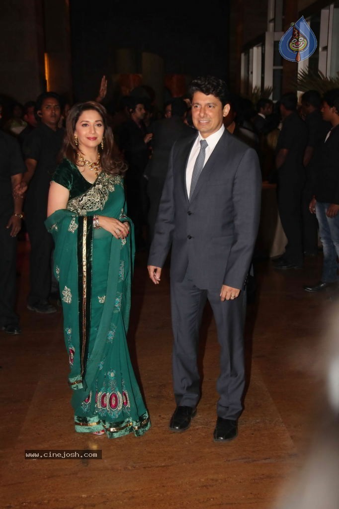 Genelia n Ritesh Reception Photos - 02 - 51 / 144 photos