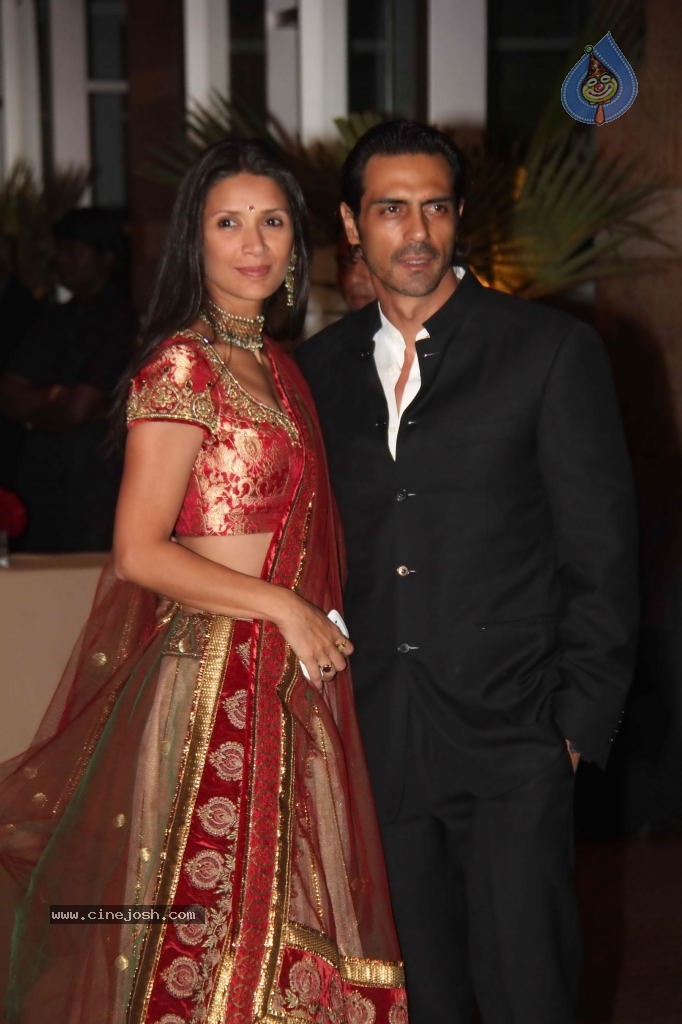 Genelia n Ritesh Reception Photos - 02 - 65 / 144 photos