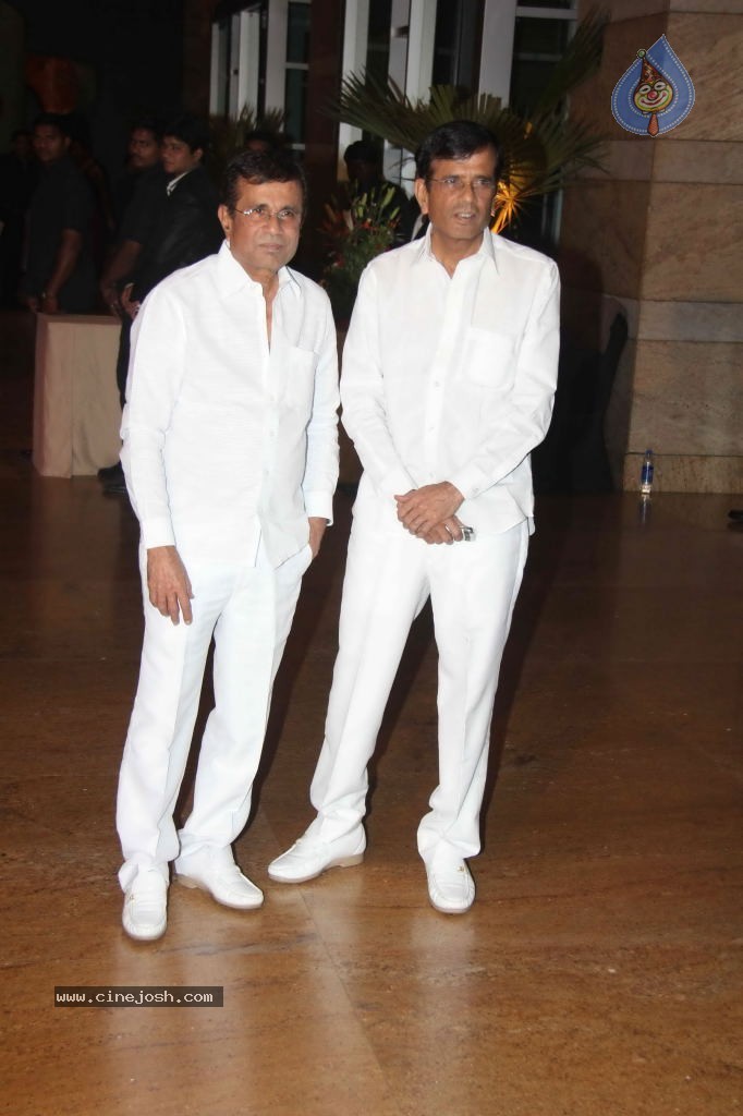 Genelia n Ritesh Reception Photos - 02 - 70 / 144 photos