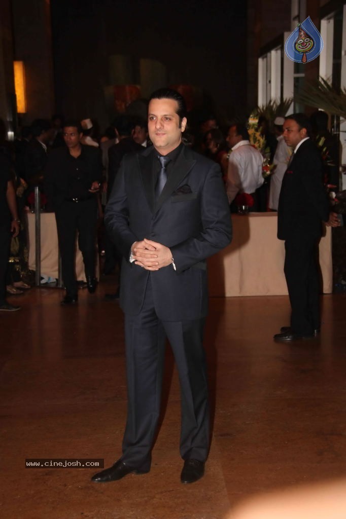 Genelia n Ritesh Reception Photos - 02 - 74 / 144 photos