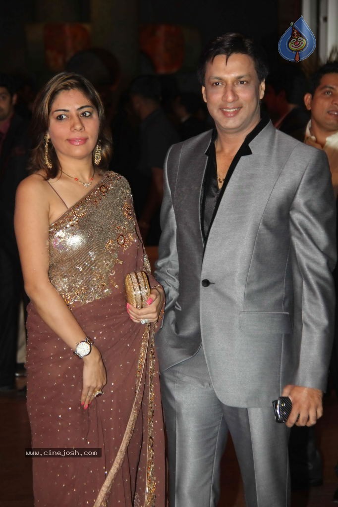 Genelia n Ritesh Reception Photos - 02 - 101 / 144 photos