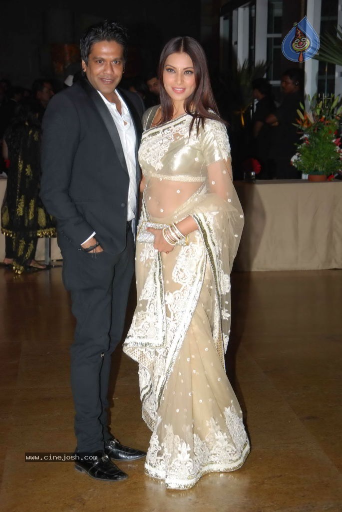 Genelia n Ritesh Reception Photos - 02 - 114 / 144 photos