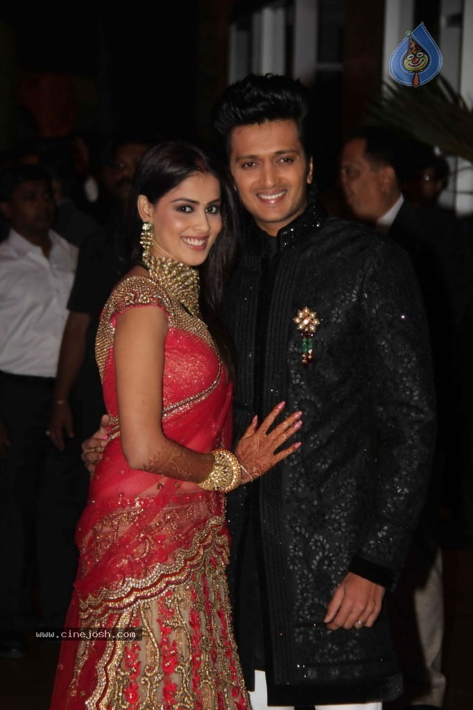 Genelia n Ritesh Reception Photos - 02 - 124 / 144 photos