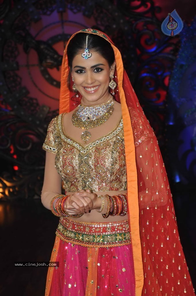 Genelia n Malaika at Nachle Ve Spot - 40 / 57 photos