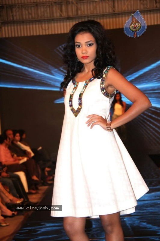 Gitanjali Tour De India Fashion Show - 23 / 94 photos