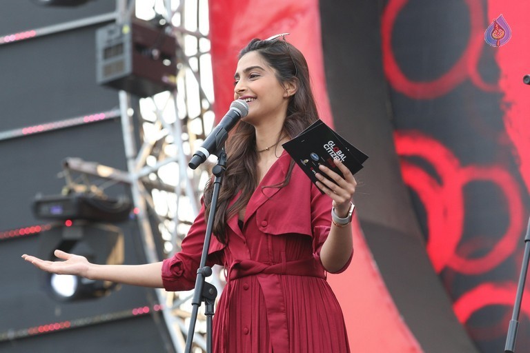 Global Citizen Festival India 2016 Event - 7 / 42 photos