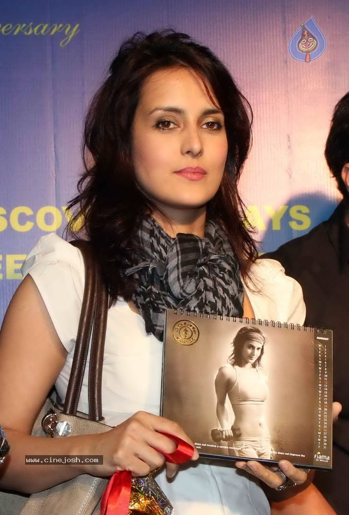 Gold Gym Bandra Calendar Launch - 17 / 66 photos