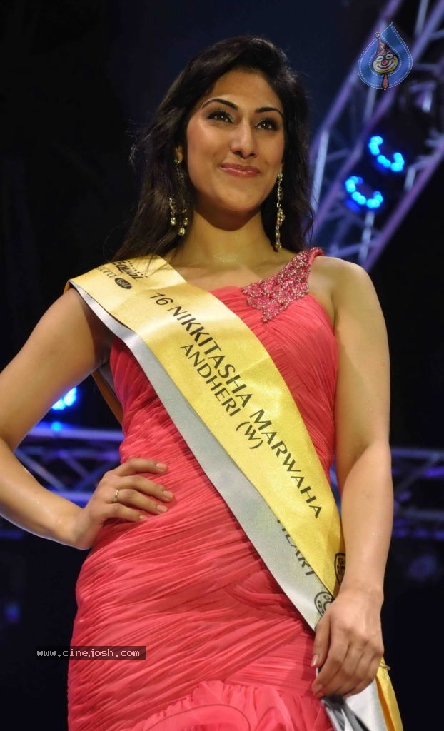 Golds Gym Miss Fit n Fab Contest - 31 / 47 photos