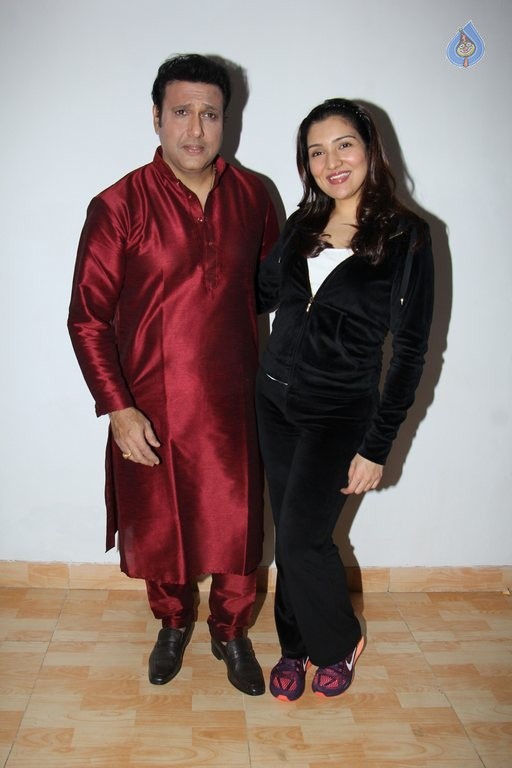 Govinda Snapped with Daughter Tina Ahuja - 1 / 18 photos