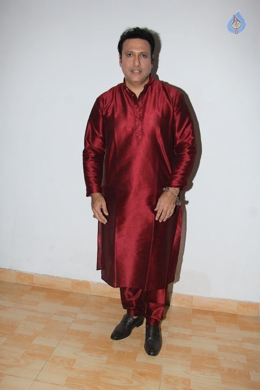 Govinda Snapped with Daughter Tina Ahuja - 12 / 18 photos