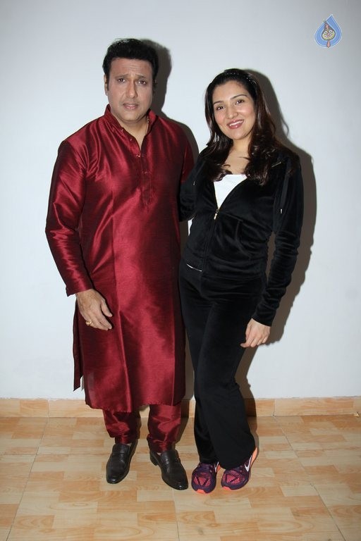 Govinda Snapped with Daughter Tina Ahuja - 15 / 18 photos