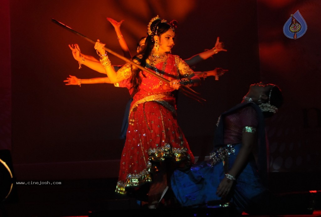 Gracy Singh Performs at Ravindra Natya Mandir - 5 / 10 photos