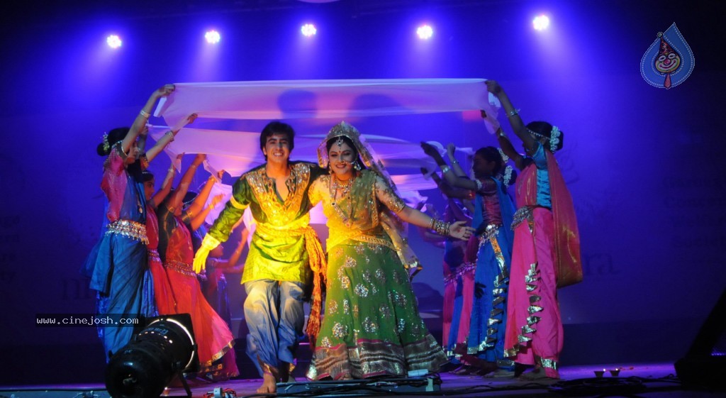 Gracy Singh Performs at Ravindra Natya Mandir - 7 / 10 photos