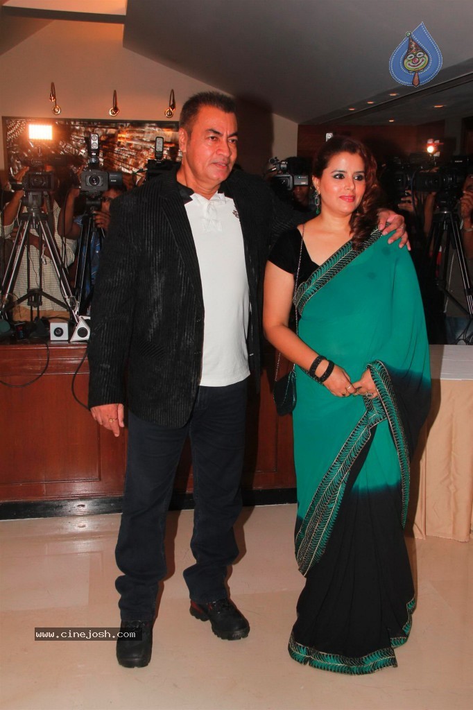 Grand Masti Success Party - 30 / 53 photos