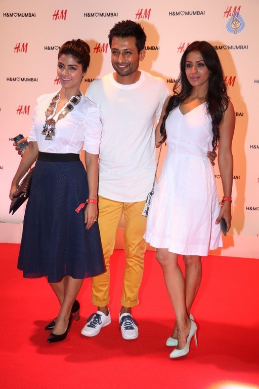 H and M Mumbai 1st Store Launch Party - 39 / 63 photos
