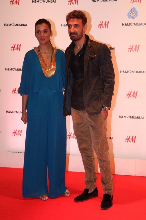 H and M Mumbai 1st Store Launch Party - 51 / 63 photos