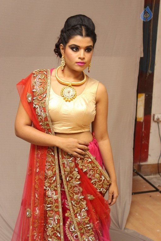 Hair and Makeup Fiesta By Bharat and Dorris - 54 / 84 photos