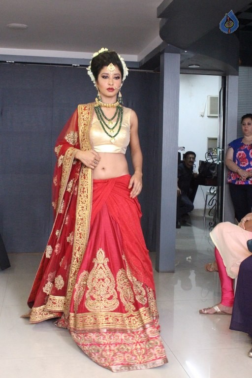 Hair and Makeup Fiesta By Bharat and Dorris - 68 / 84 photos