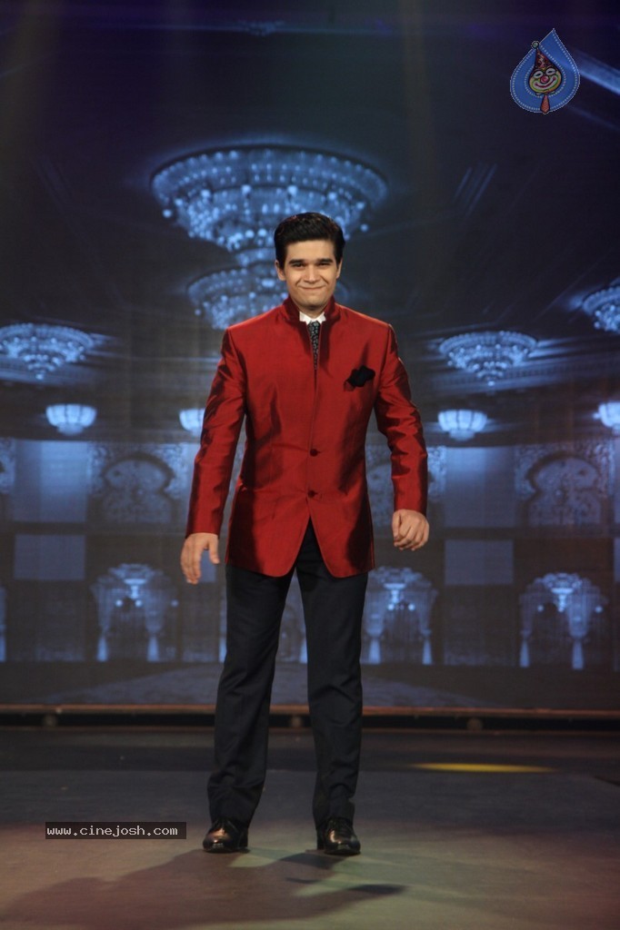 Happy New Year Trailer Launch - 45 / 60 photos