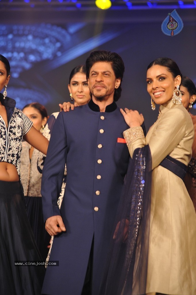 Happy New Year Trailer Launch - 52 / 60 photos