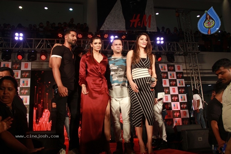 Hate Story 4 Music Concert At R City Mall - 26 / 30 photos
