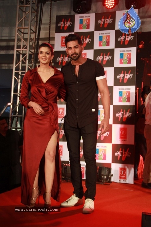 Hate Story 4 Music Concert At R City Mall - 28 / 30 photos