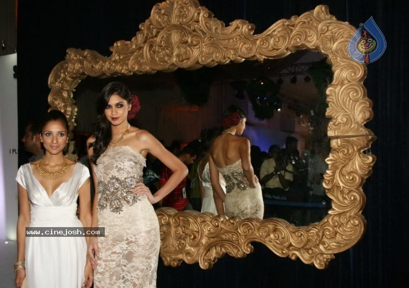 HDIL India Couture Week Day 3 - 18 / 48 photos