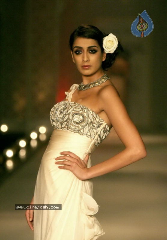 HDIL India Couture Week Day 3 - 46 / 48 photos