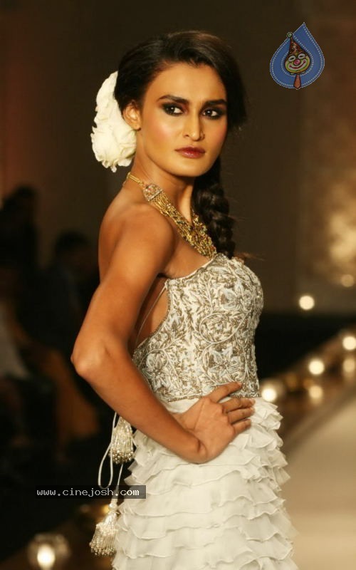 HDIL India Couture Week Day 3 - 48 / 48 photos