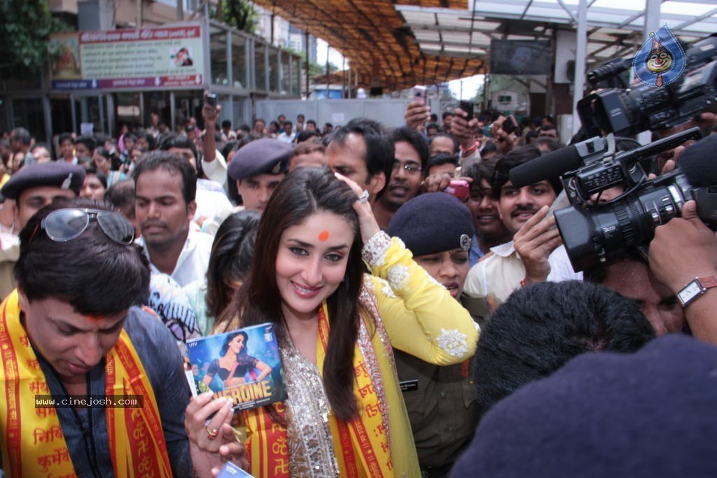 Kareena Heroine Music Launch at Siddhivinayak Temple - 8 / 45 photos