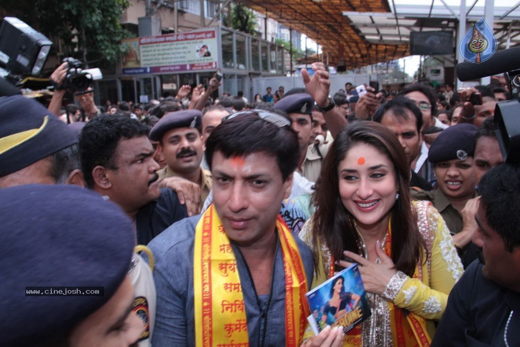 Kareena Heroine Music Launch at Siddhivinayak Temple - 24 / 45 photos