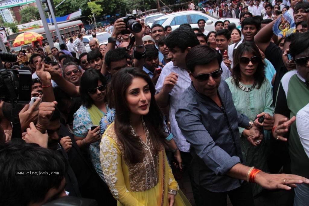 Kareena Heroine Music Launch at Siddhivinayak Temple - 29 / 45 photos