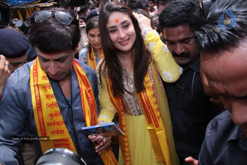 Kareena Heroine Music Launch at Siddhivinayak Temple - 34 / 45 photos
