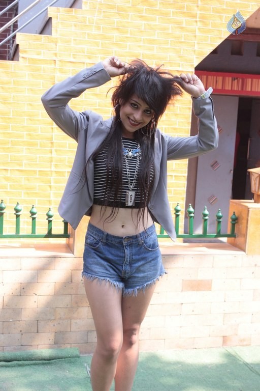 Himalaya Neem Face Wash Present Mtv Girls On Top - 1 / 38 photos