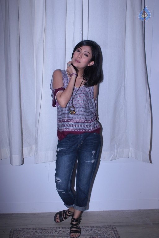 Himalaya Neem Face Wash Present Mtv Girls On Top - 19 / 38 photos