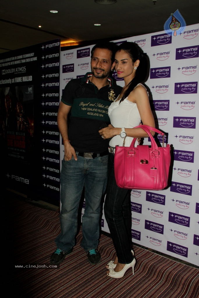 Hollywood film A GOOD DAY TO DIE HARD Premiere - 11 / 19 photos