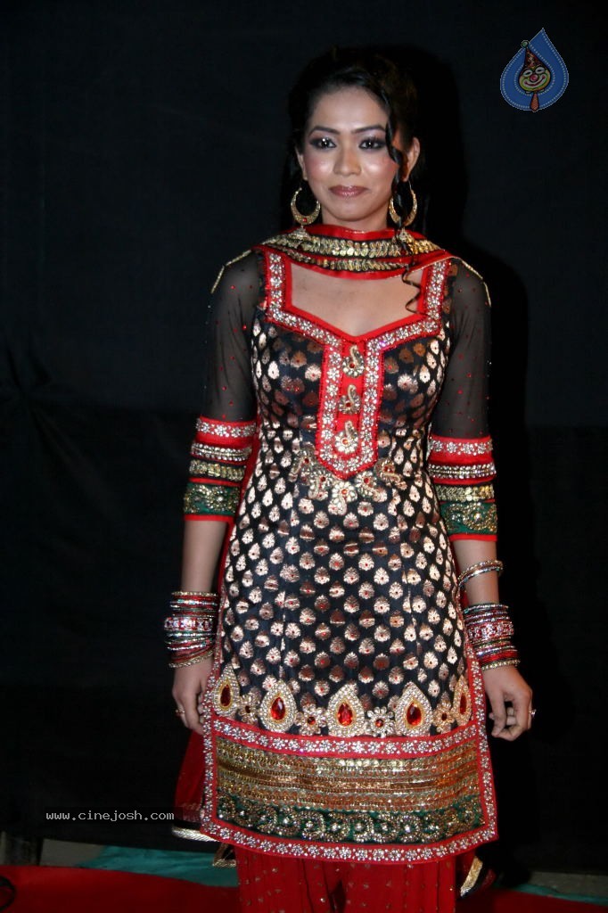 Hot Bolly Celebs at Colors Golden Petal Awards - 10 / 125 photos