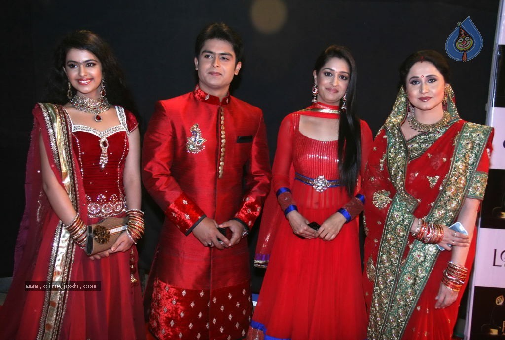 Hot Bolly Celebs at Colors Golden Petal Awards - 65 / 125 photos