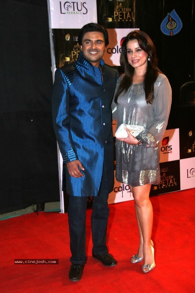 Hot Bolly Celebs at Colors Golden Petal Awards - 74 / 125 photos