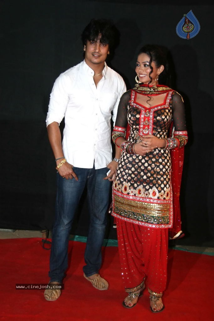 Hot Bolly Celebs at Colors Golden Petal Awards - 80 / 125 photos