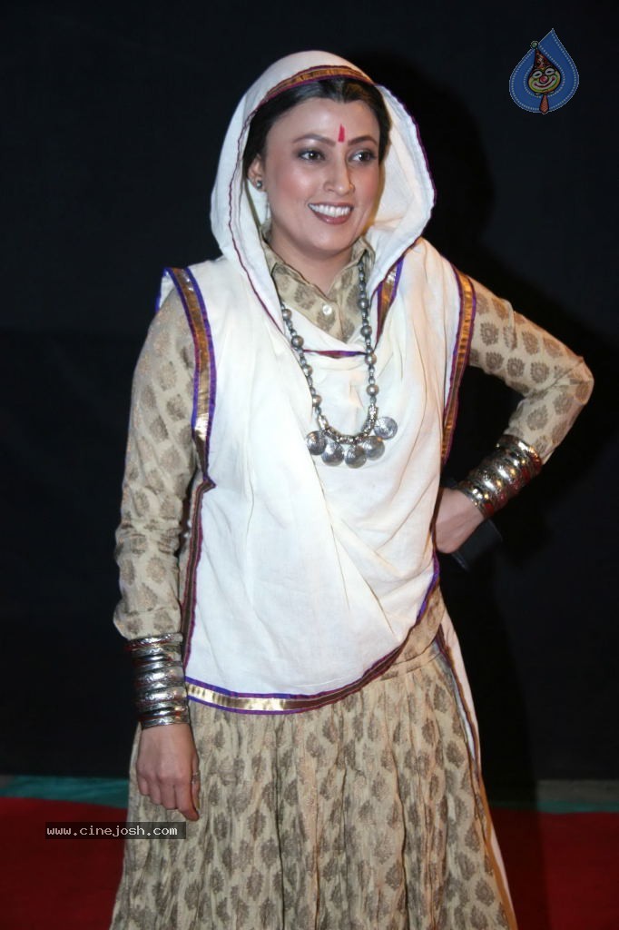 Hot Bolly Celebs at Colors Golden Petal Awards - 90 / 125 photos