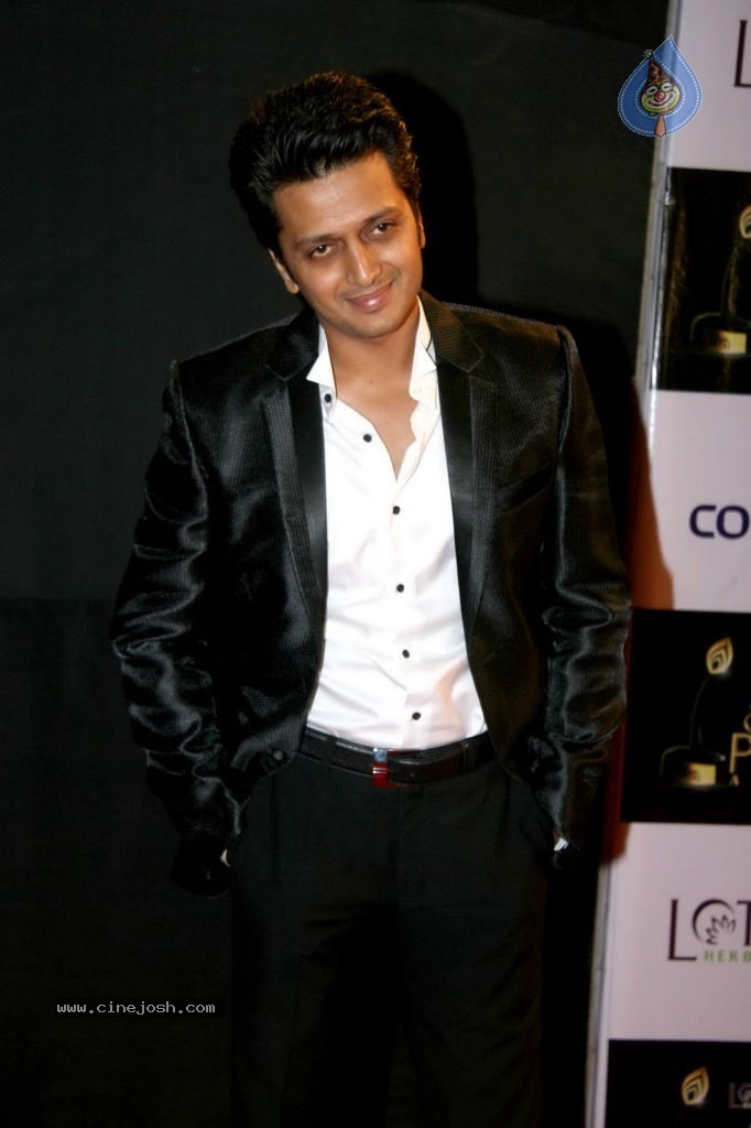 Hot Bolly Celebs at Colors Golden Petal Awards - 121 / 125 photos